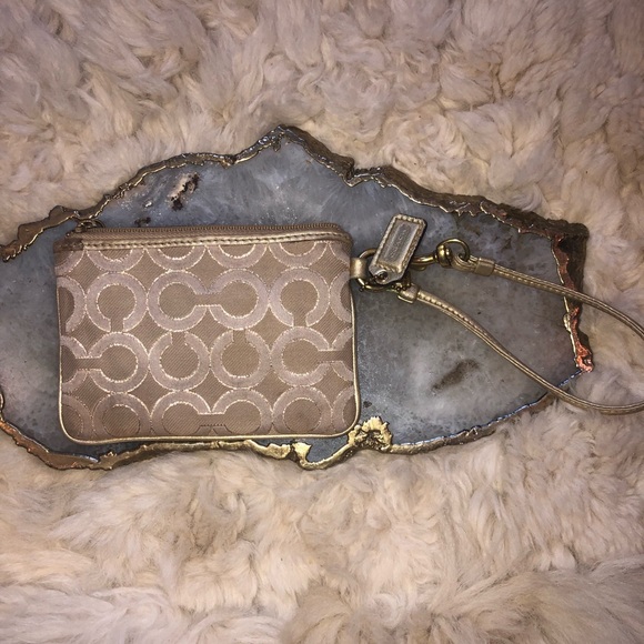 Coach corner zip wristlet- Gold signature fabric - Picture 2 of 3